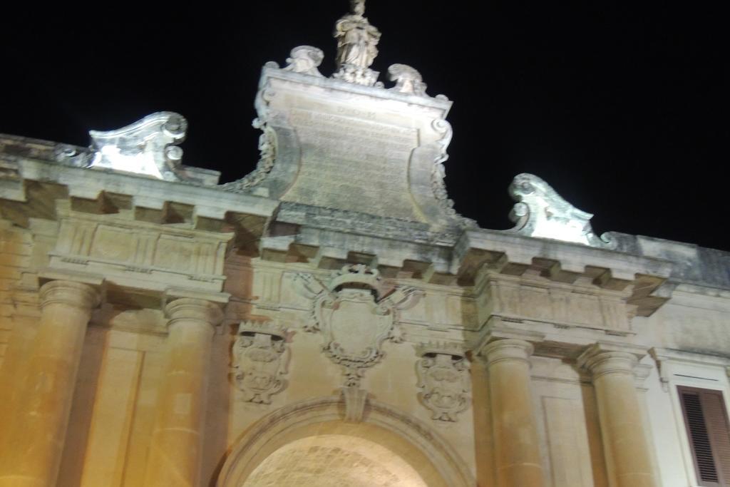 Barocco.Oberdan Bed & Breakfast Lecce Dış mekan fotoğraf